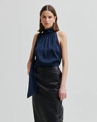 Second Female Kura Top - Carbon